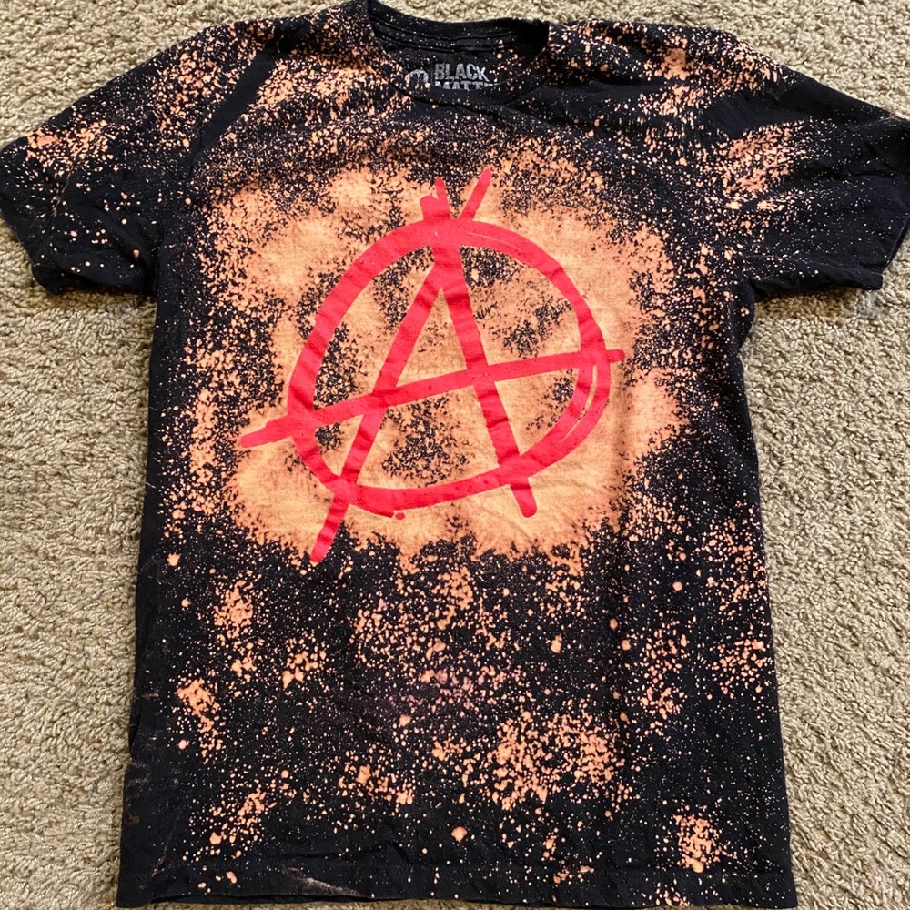 Women’s medium bleached tee